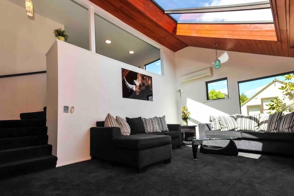 Stunning Home With Amazing Wakatipu Lake Views Queenstown Exteriér fotografie