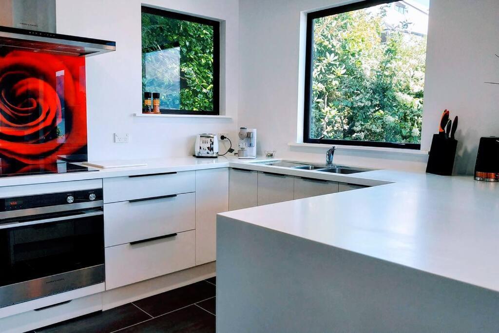 Stunning Home With Amazing Wakatipu Lake Views Queenstown Exteriér fotografie