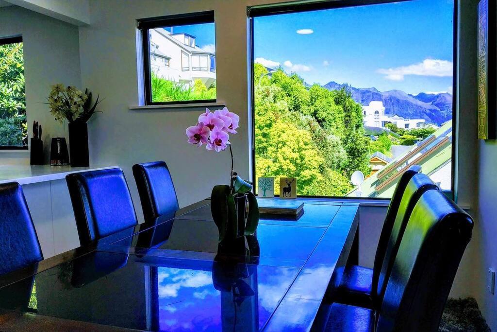 Stunning Home With Amazing Wakatipu Lake Views Queenstown Exteriér fotografie