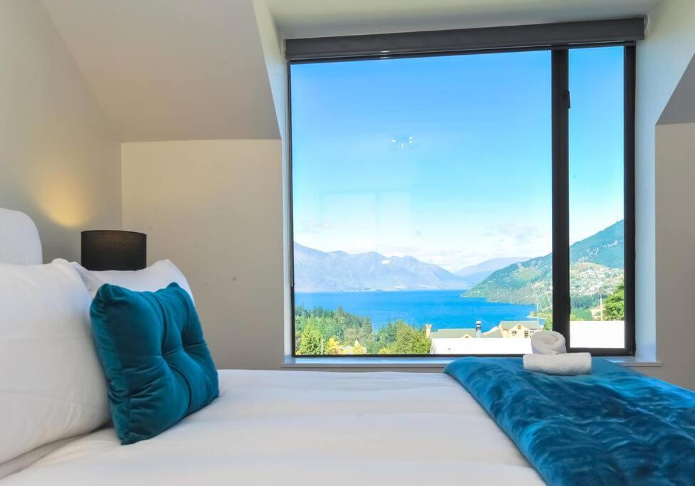Stunning Home With Amazing Wakatipu Lake Views Queenstown Exteriér fotografie
