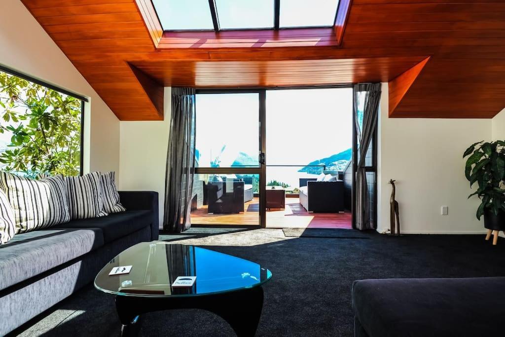 Stunning Home With Amazing Wakatipu Lake Views Queenstown Exteriér fotografie