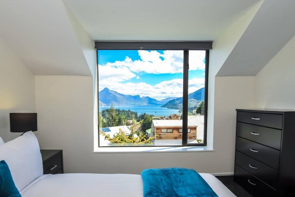 Stunning Home With Amazing Wakatipu Lake Views Queenstown Exteriér fotografie