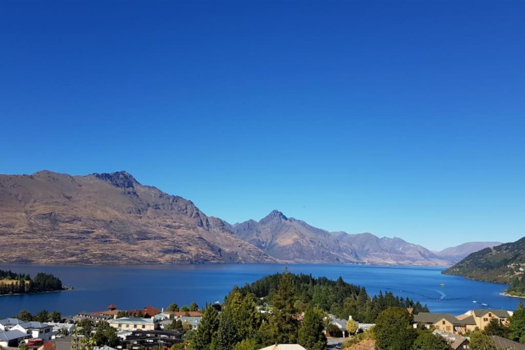 Stunning Home With Amazing Wakatipu Lake Views Queenstown Exteriér fotografie