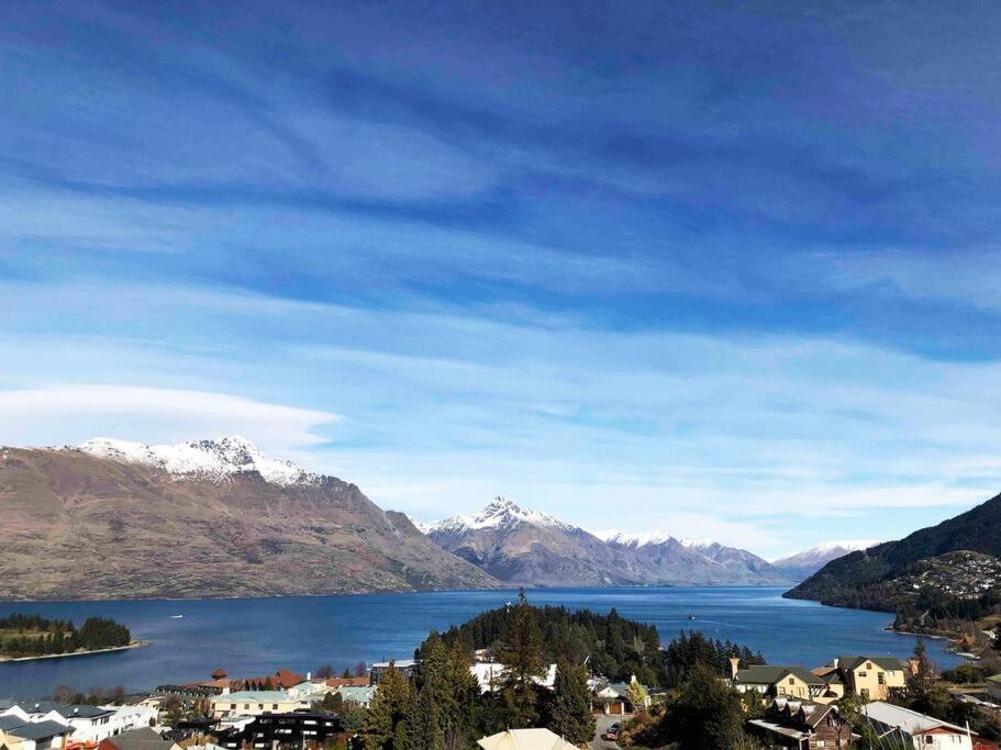 Stunning Home With Amazing Wakatipu Lake Views Queenstown Exteriér fotografie